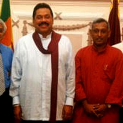 5 Presenting The Book Of Late Prof. Anuradha Seneviratna On Sri Daladamaligawa In 2010